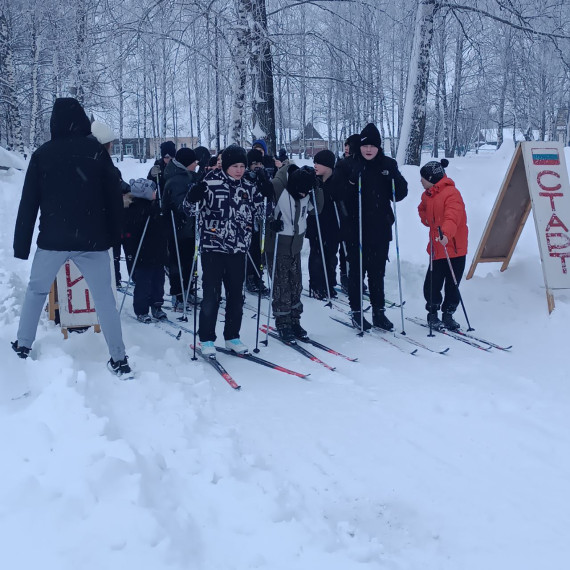 В школе прошли лыжные соревнования, посвящённые открытию Года Защитника Отечества.